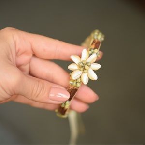 Hawaiian shell flower bracelet